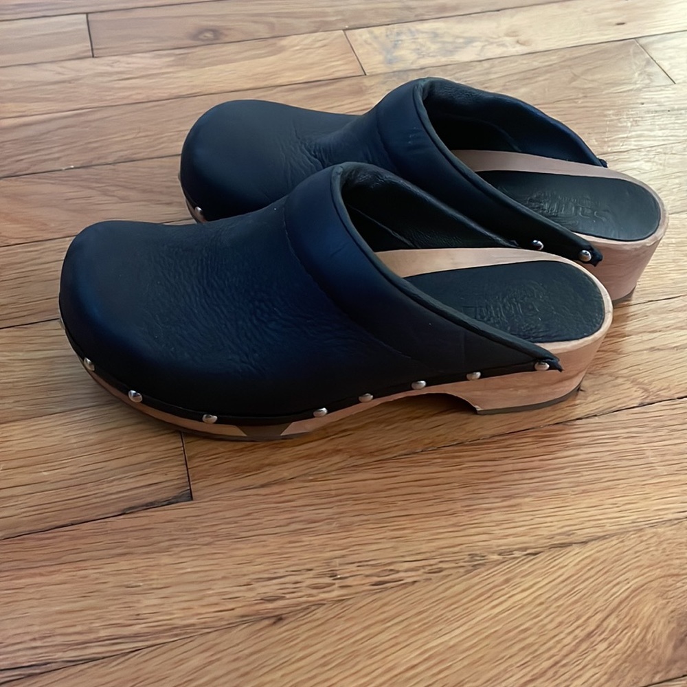 Santia Clog Size 37. Only Worn Once! - image 3